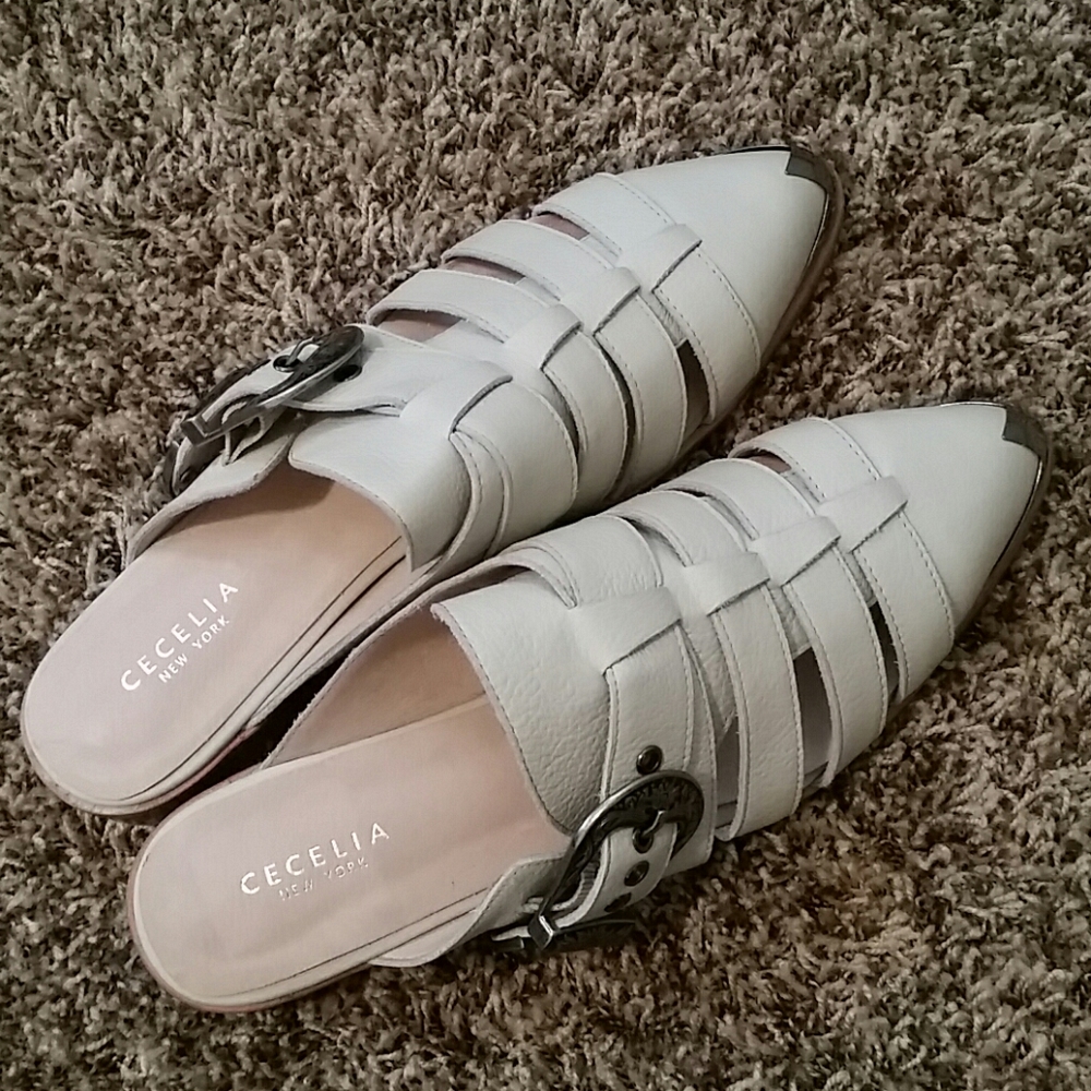 Cecelia New York Willard Buckle Flat Mule Sz 10.5